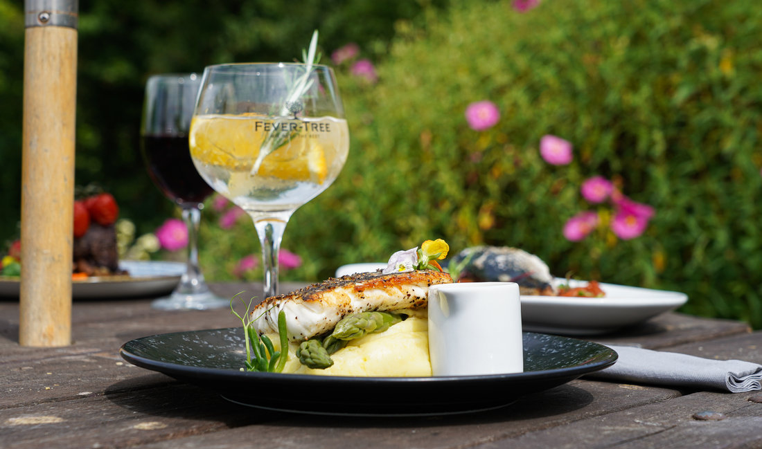 Review graphic created for The Fishbourne Inn by BRIGHT / forma